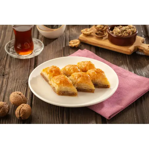 CEVİZLİ EV BAKLAVASI